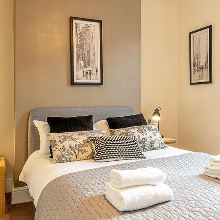3 Bedroom Home Sleeps 5 Close To Chester City Centre Welcomes Couples, Small Groups, Families And Contractors Exterior photo