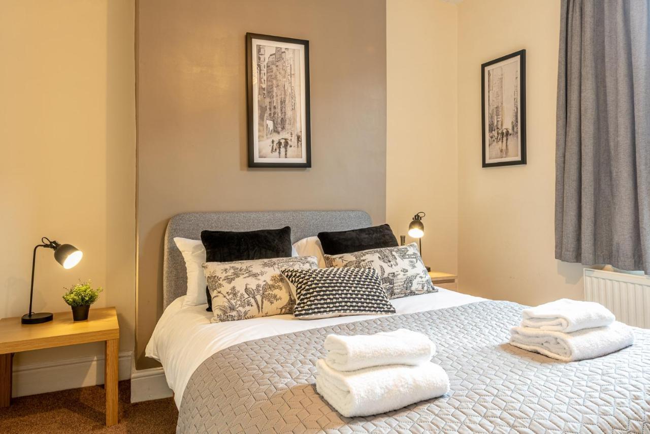 3 Bedroom Home Sleeps 5 Close To Chester City Centre Welcomes Couples, Small Groups, Families And Contractors Exterior photo