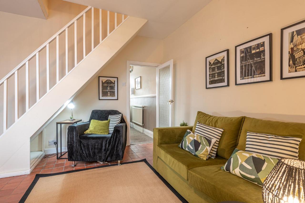3 Bedroom Home Sleeps 5 Close To Chester City Centre Welcomes Couples, Small Groups, Families And Contractors Exterior photo