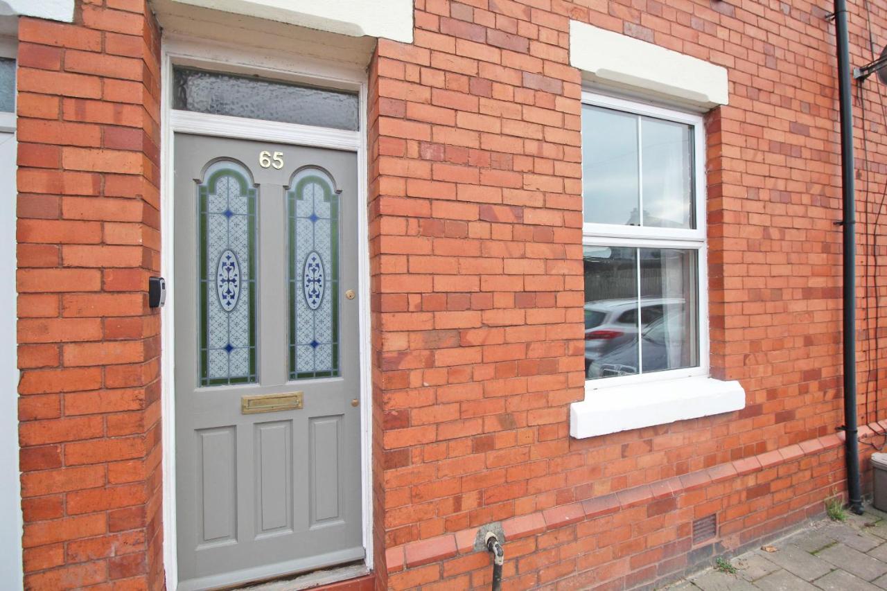 3 Bedroom Home Sleeps 5 Close To Chester City Centre Welcomes Couples, Small Groups, Families And Contractors Exterior photo