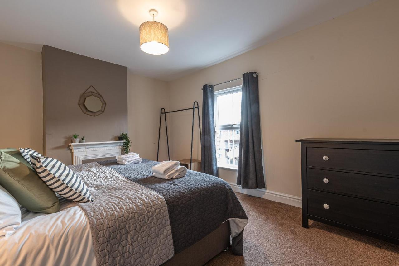 3 Bedroom Home Sleeps 5 Close To Chester City Centre Welcomes Couples, Small Groups, Families And Contractors Exterior photo